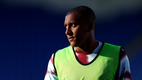 Corinthians "cozinha" negociação com zagueiro Luizão e West Ham a dez dias do fechamento da janela