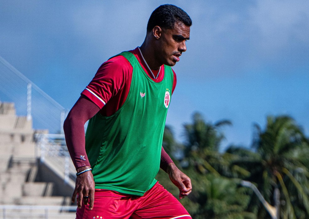 Ferreira retorna após cumprir suspensão — Foto: Edmario Oliveira/América FC