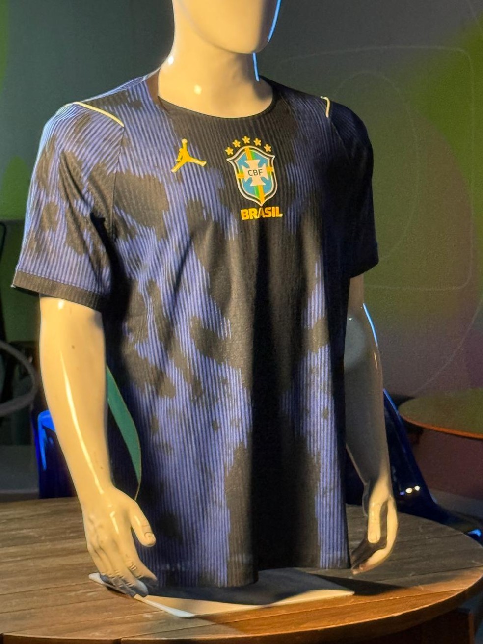 Nova camisa da seleção brasileira — Foto: ge