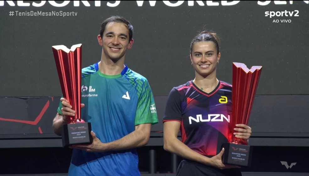 Hugo Calderano e Bruna Takahashi são campeões no Smash de Singapura — Foto: Reprodução