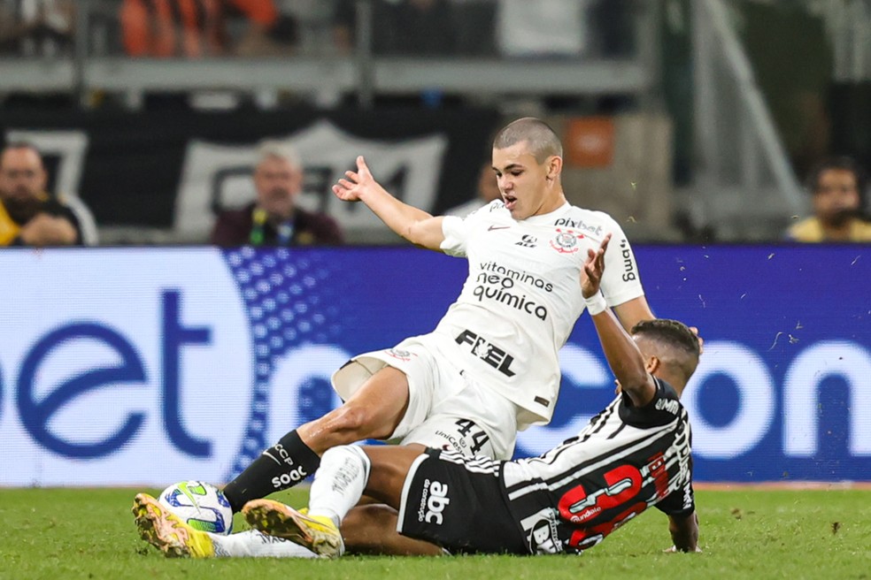 Gabriel Moscardo em Atlético-MG x Corinthians — Foto: Gilson Lobo/AGIF