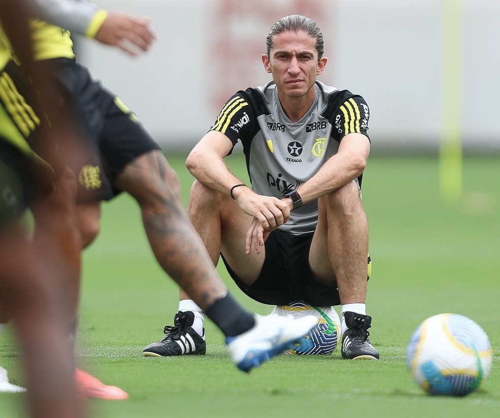 Filipe Luís em treino do Flamengo