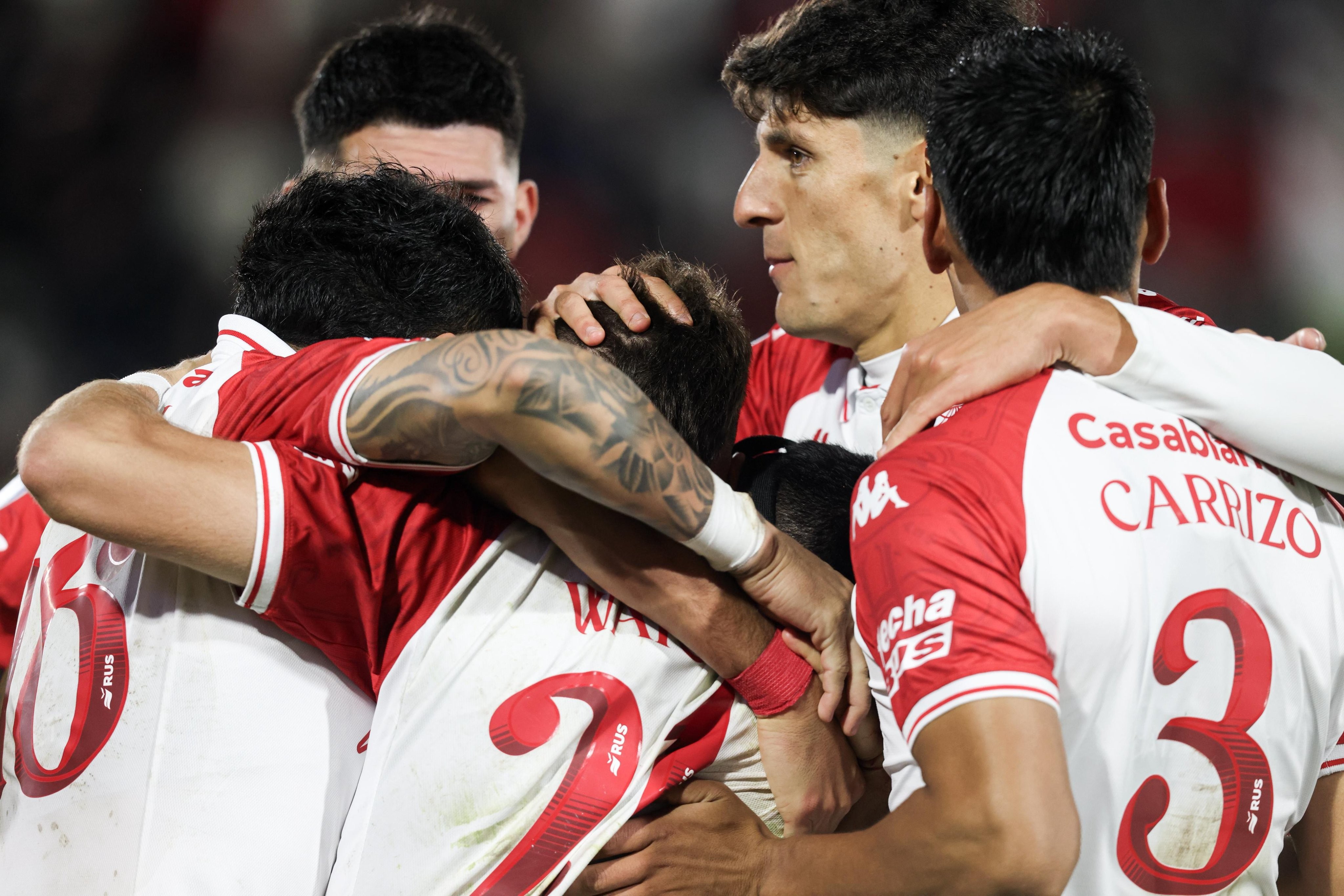 Hugo Souza lamenta eliminação do Corinthians e destaca desafios na próxima fase.