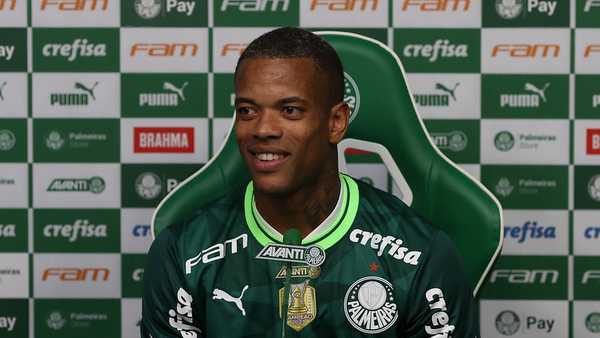 De vídeos a inspiração em Marcelo e Davies: como Caio Paulista, do Palmeiras, estudou para ser lateral