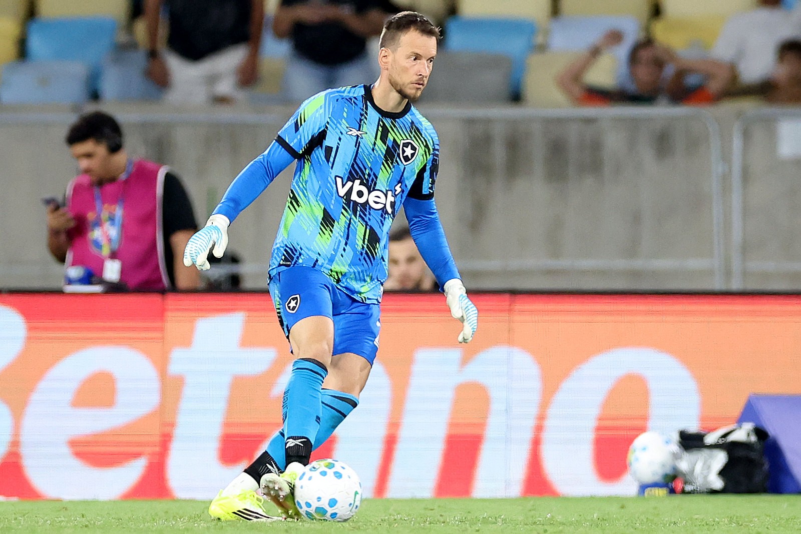 Corinthians Avalia a Contratação do Goleiro Neto, do Botafogo, para Reforçar a Defesa