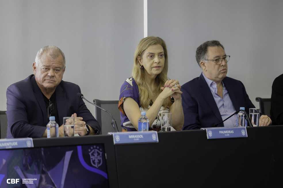 Juninho Antunes ao lado de Leila Pereira e Marcelo Teixeira — Foto: Rafael Ribeiro/CBF