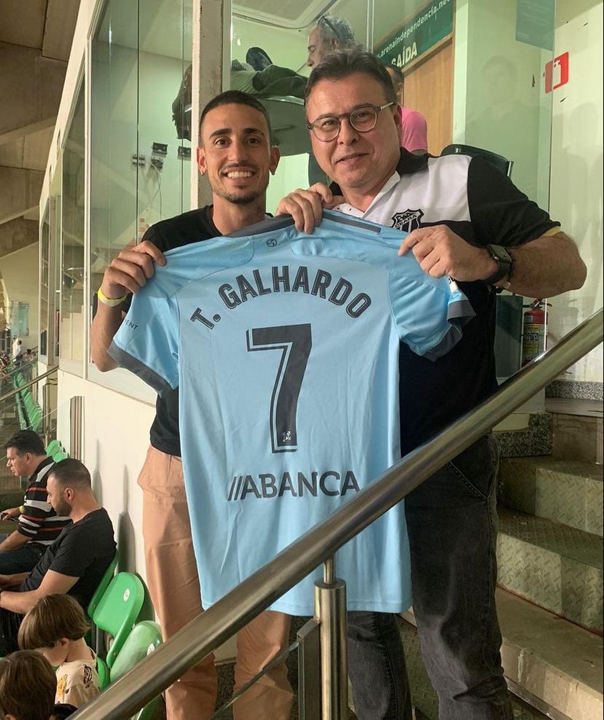 E agora, Inter? Thiago Galhardo assiste a jogo do Ceará ao lado do  presidente do clube - Lance!