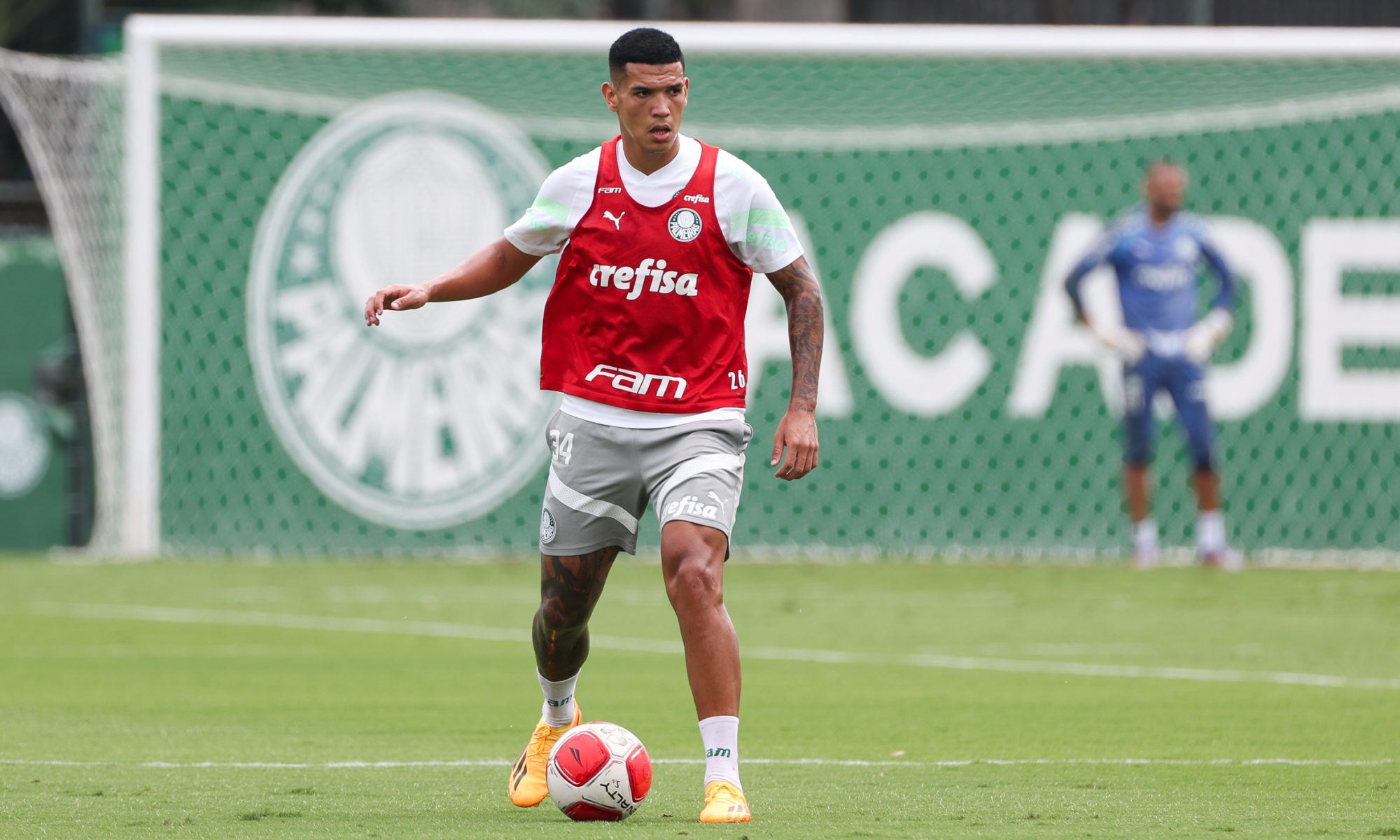 Bragantino negocia contratação do zagueiro Naves, do Palmeiras
