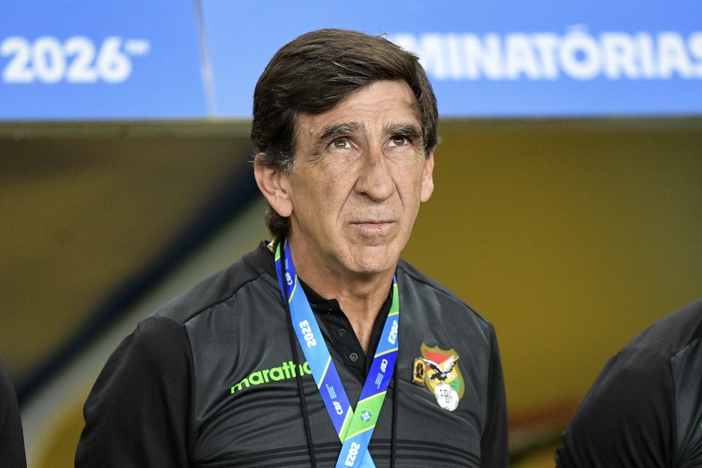 Técnico argentino Gustavo Costas foi demitido da Bolívia, que tem quatro derrotas em quatro jogos nas eliminatórias — Foto: Carl de Souza/AFP