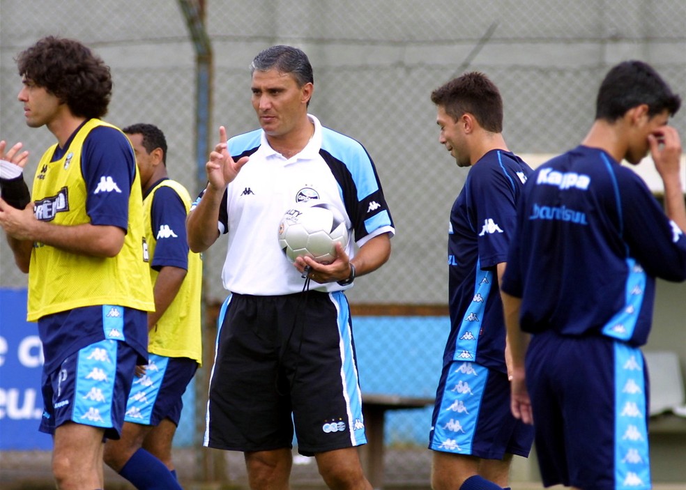 Tite na época em que foi o técnico do Grêmio — Foto: AE/Neco Varella