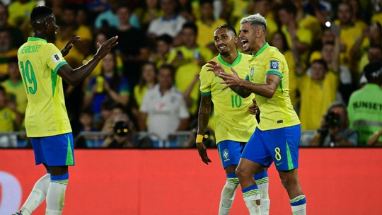 Brasil demora a empolgar torcida no Maracanã, mas se despede com festa; Luiz Henrique é ovacionado - Foto: (AFP)