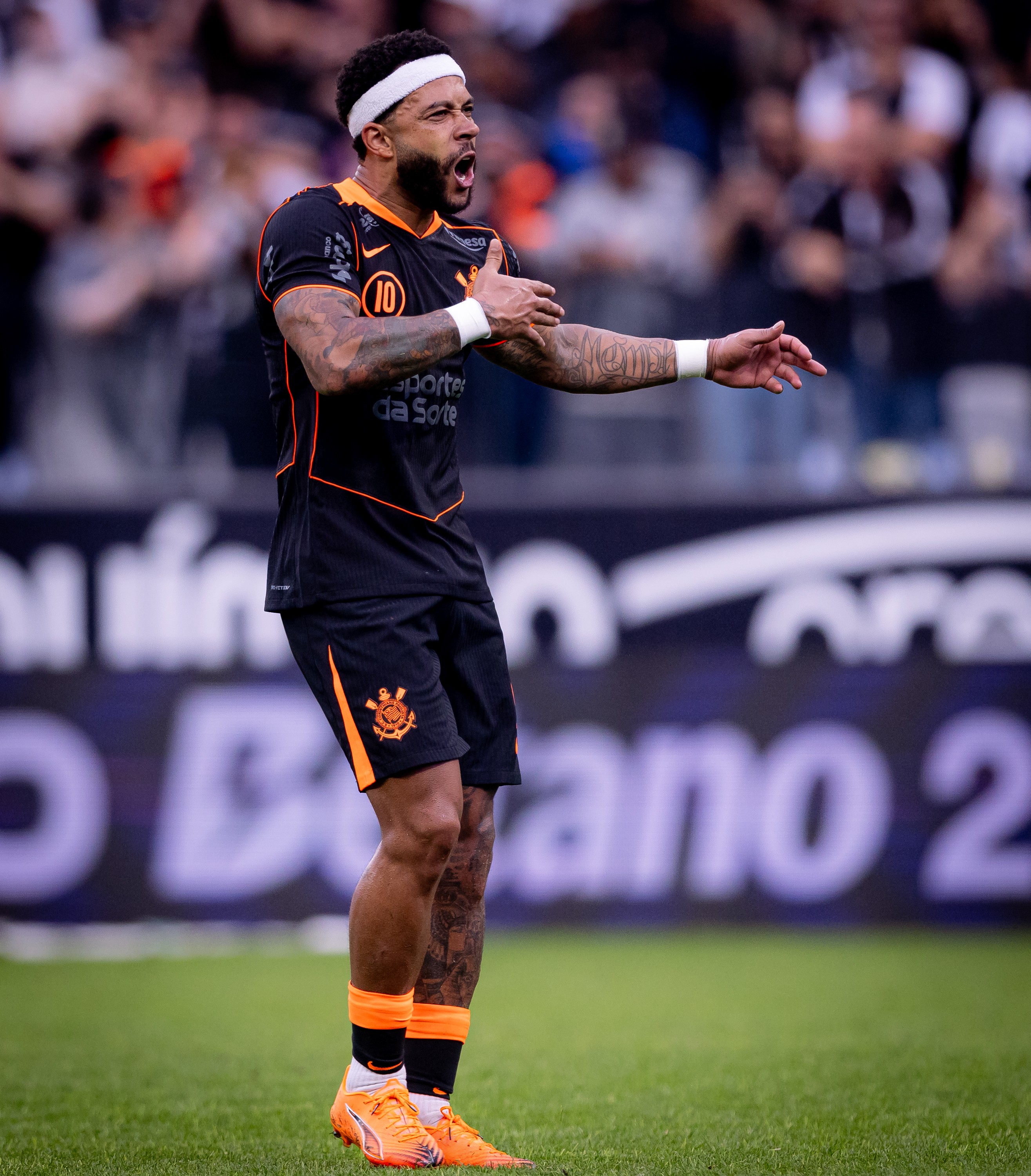 Acordo Travado: Memphis Depay projeta o futuro, mas trava renovação com o Corinthians