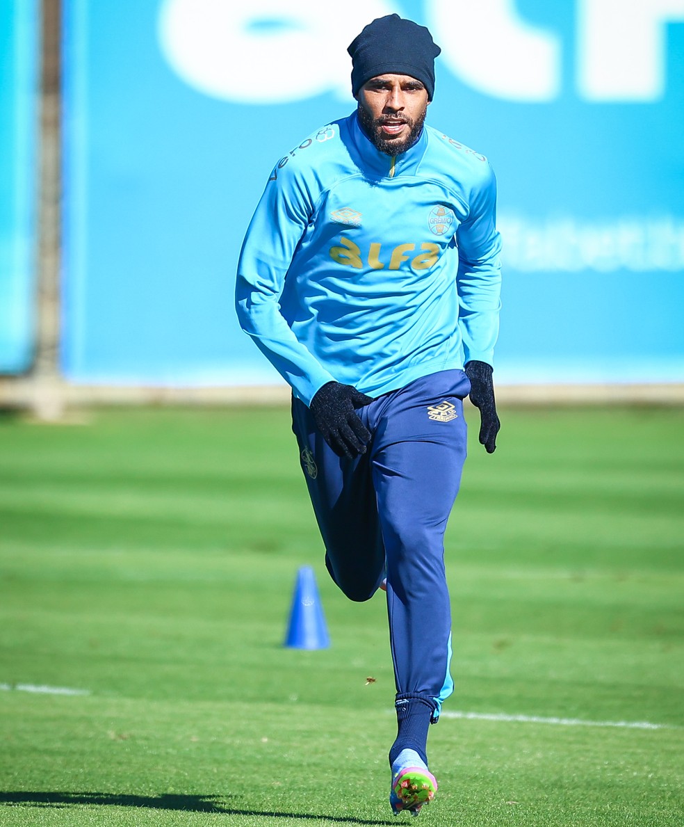 Alex Santana em treino do Grêmio — Foto: Lucas Uebel/Grêmio
