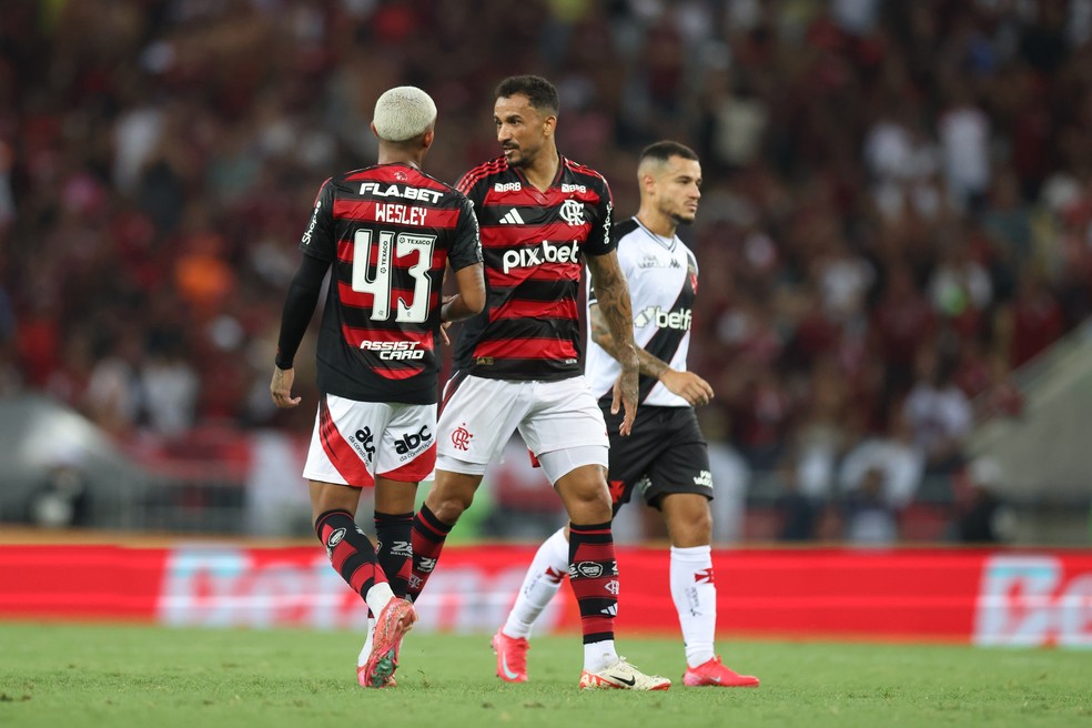 Flamengo prepara retorno de Danilo contra o Vasco � Foto: Lucas Figueiredo / Embaixada