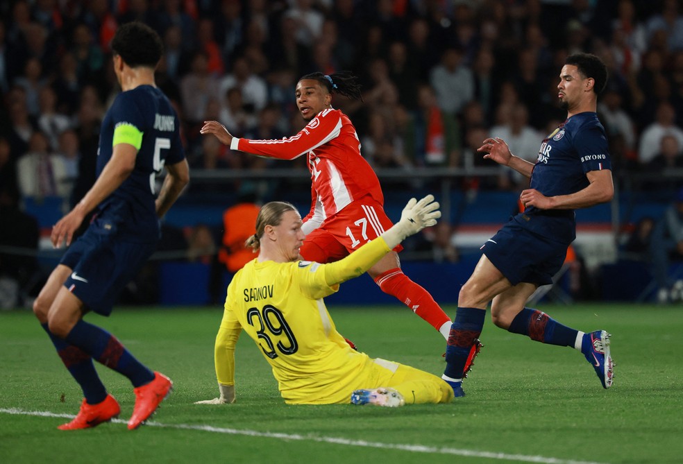 Olise em PSG x Bayern — Foto: REUTERS/Stephanie Lecocq