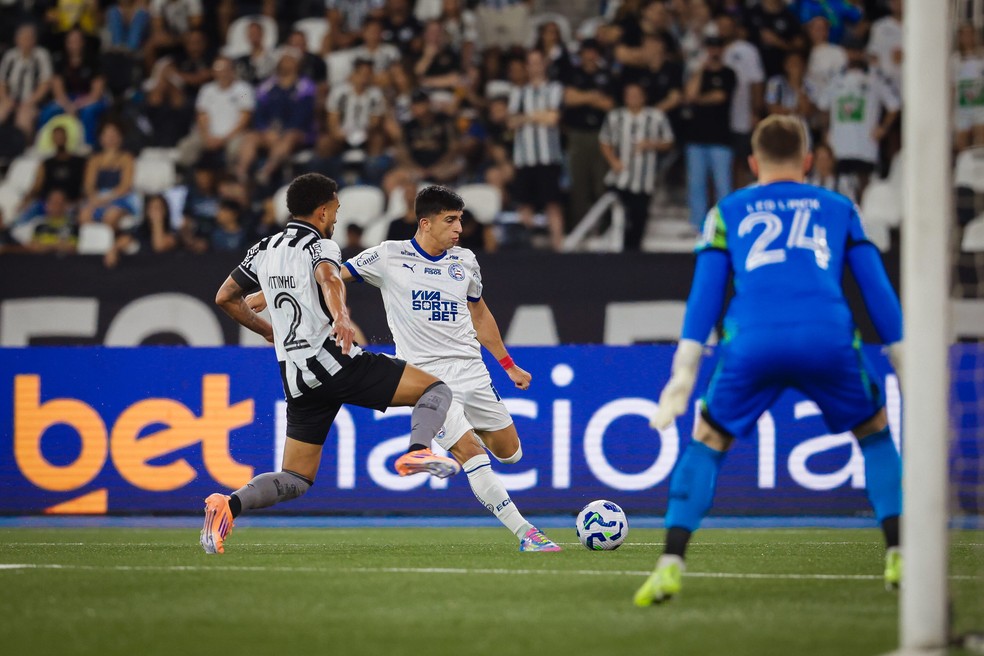 Mateo Sanabria foi expulso por simulação em Botafogo x Bahia — Foto: Letícia Martins/EC Bahia