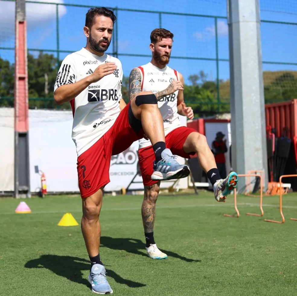 Everton Ribeiro e Léo Pereira em treino do Flamengo — Foto: Gilvan de Souza/Flamengo