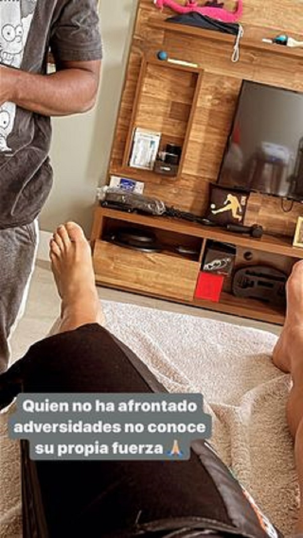 Arrascaeta posta imagem tratando problema na coxa esquerda — Foto: Reprodução