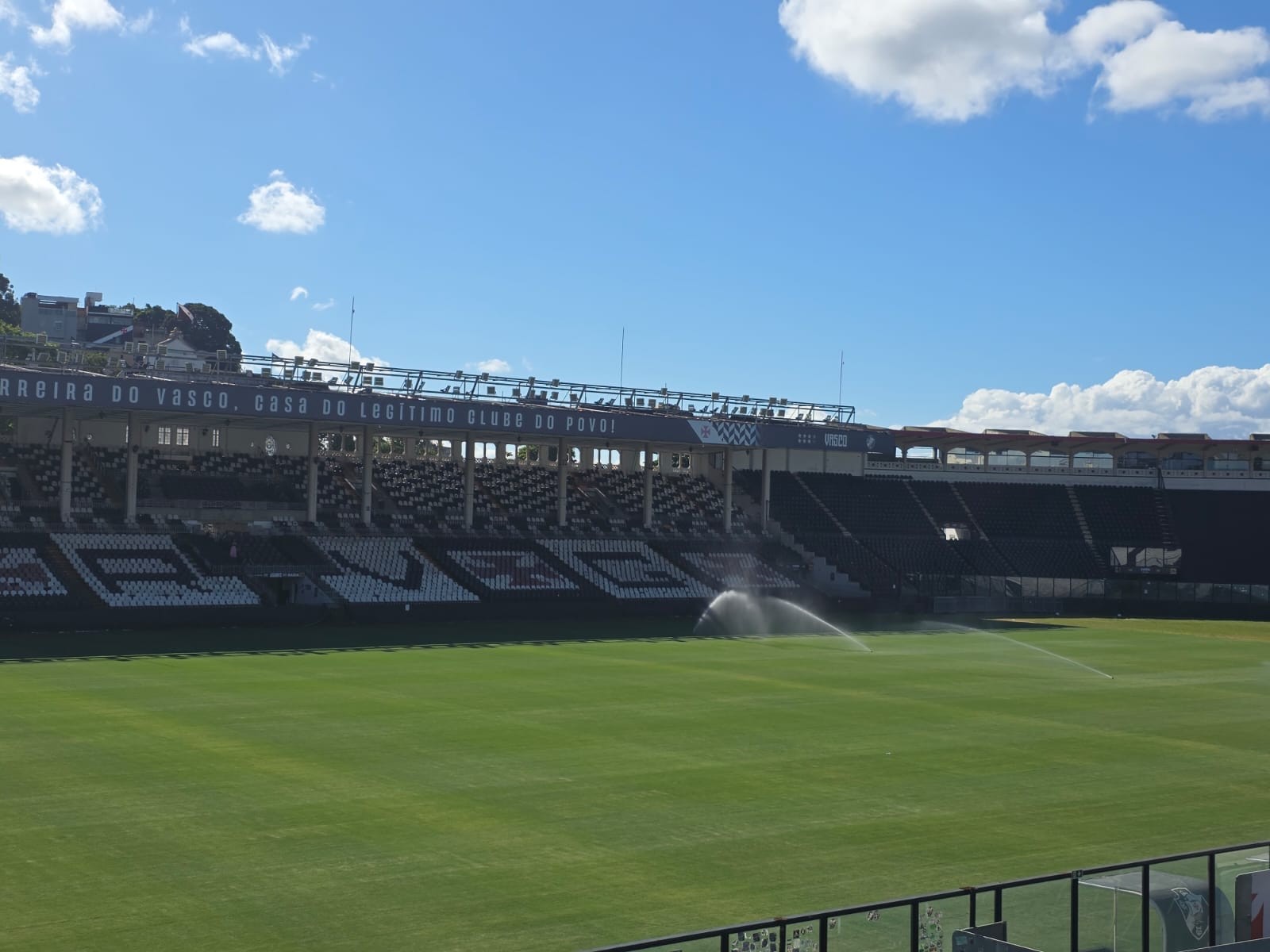 Veja como ficou o novo gramado de São Januário para a partida entre Vasco e Internacional | Ge