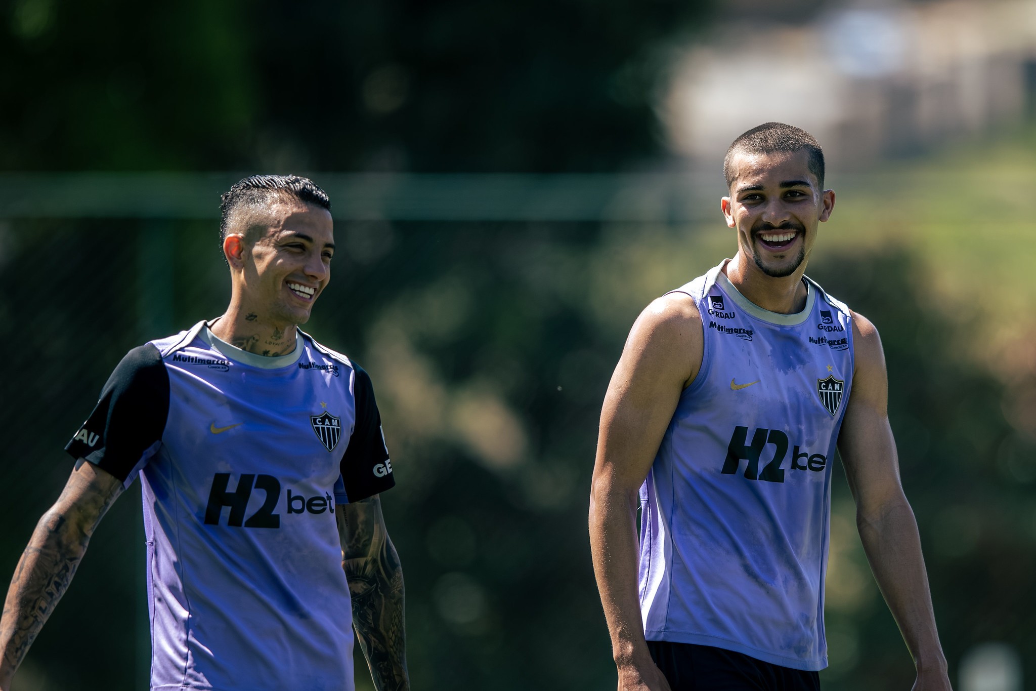 Quem é o jovem zagueiro ex-Flamengo que virou opção com titulares do Atlético-MG no DM
