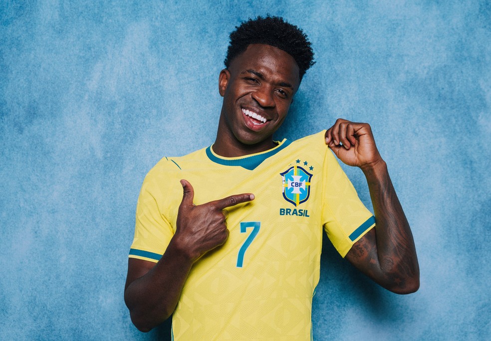 Vini Jr posa para ensaio do Brasil para a Copa do Mundo — Foto: Getty Images