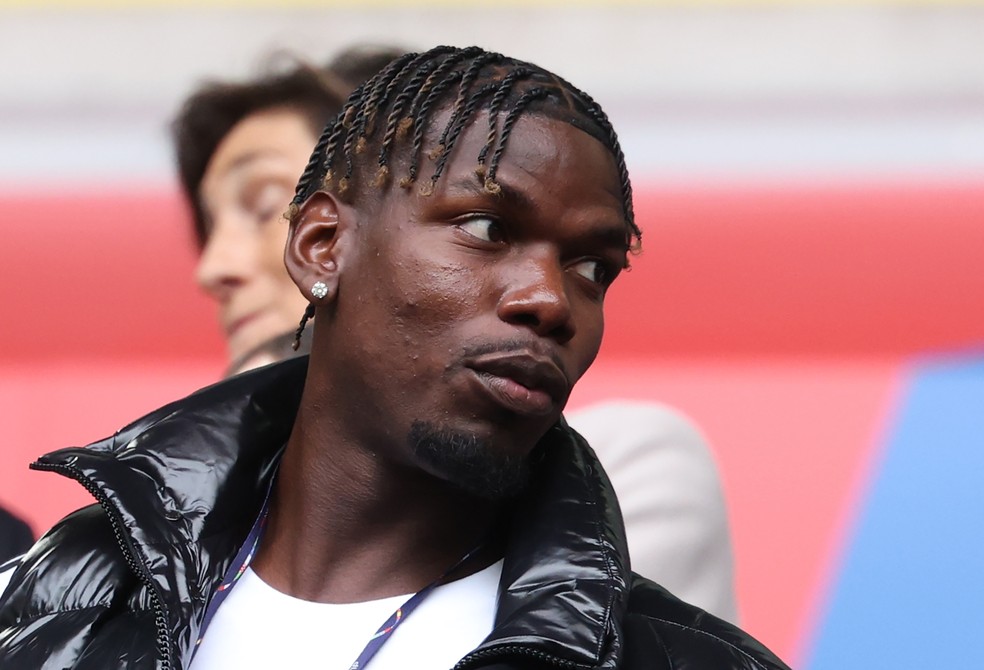 Paul Pogba na arquibancada em França x Bélgica, nas oitavas de final da Eurocopa — Foto: EFE/EPA/Friedemann Vogel