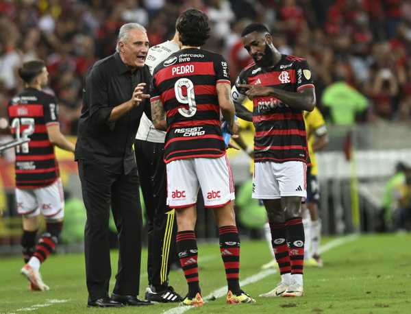Tite destaca avanço do Flamengo na Libertadores com ressalva: Classificar em primeiro