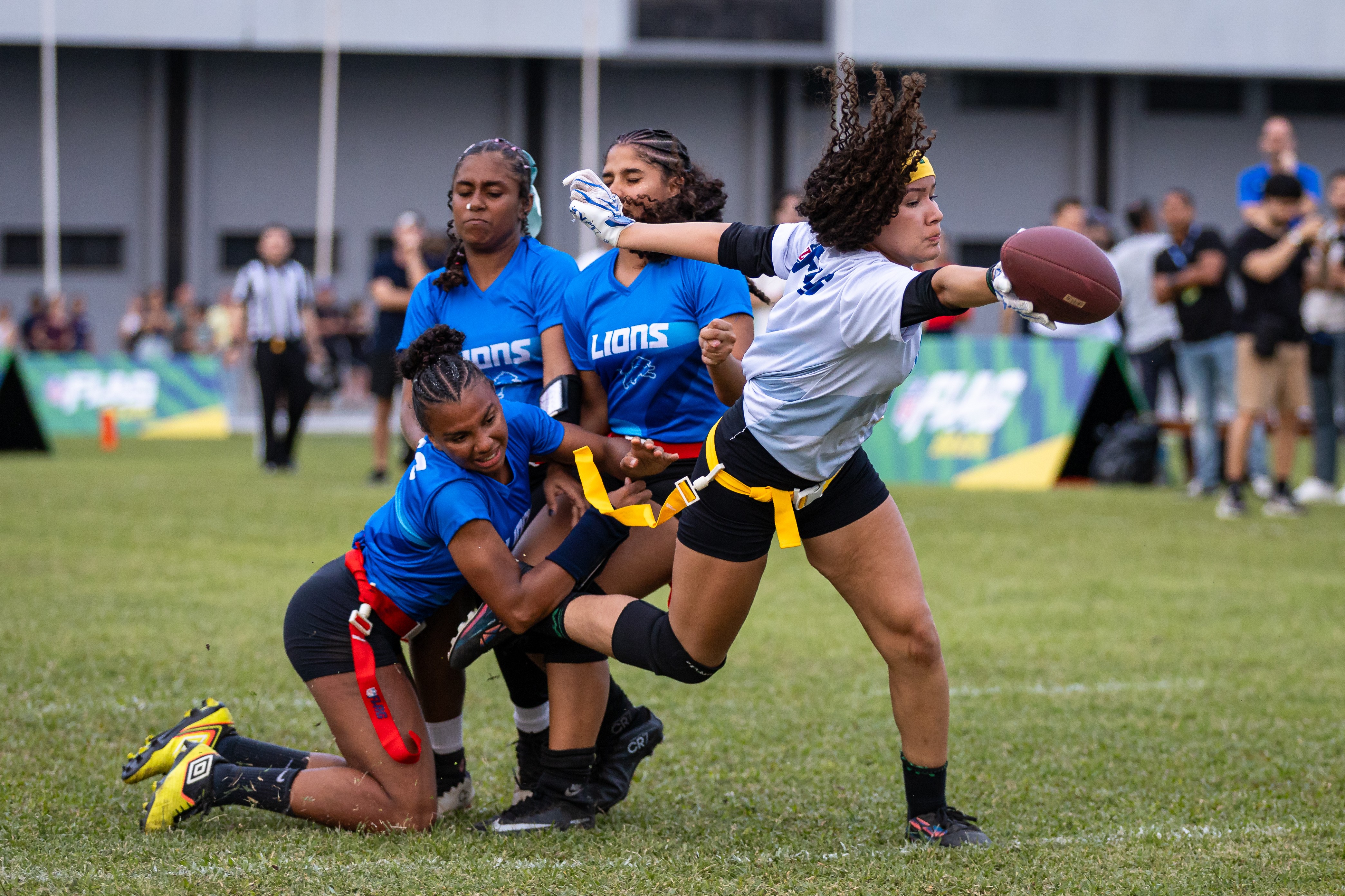 NFL lança projeto de flag football em escolas municipais de Guarulhos