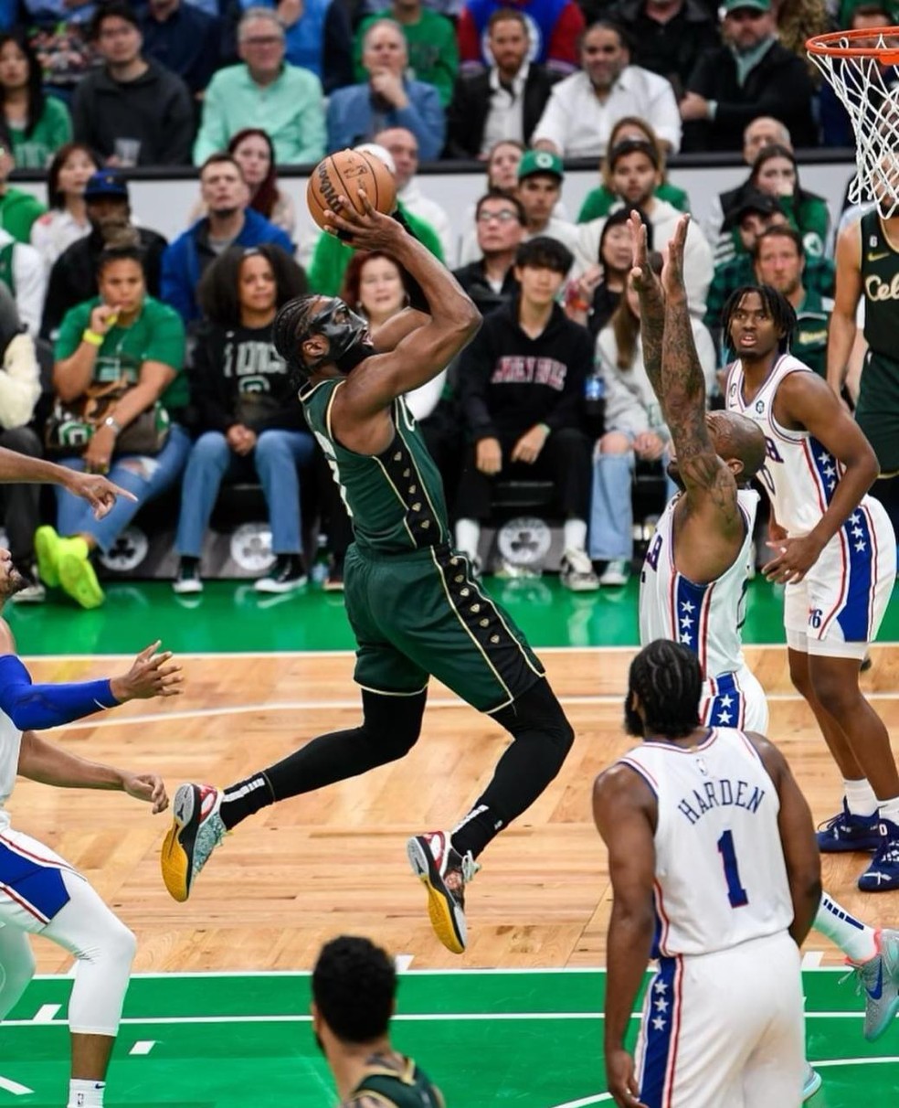 Jaylen Brown durante o jogo 5 entre Celtics e Sixers — Foto: Reprodução/Instagram