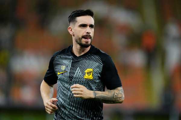 Contrato do atacante Igor Coronado é rescindido pelo Al-Ittihad, possível destino Corinthians.