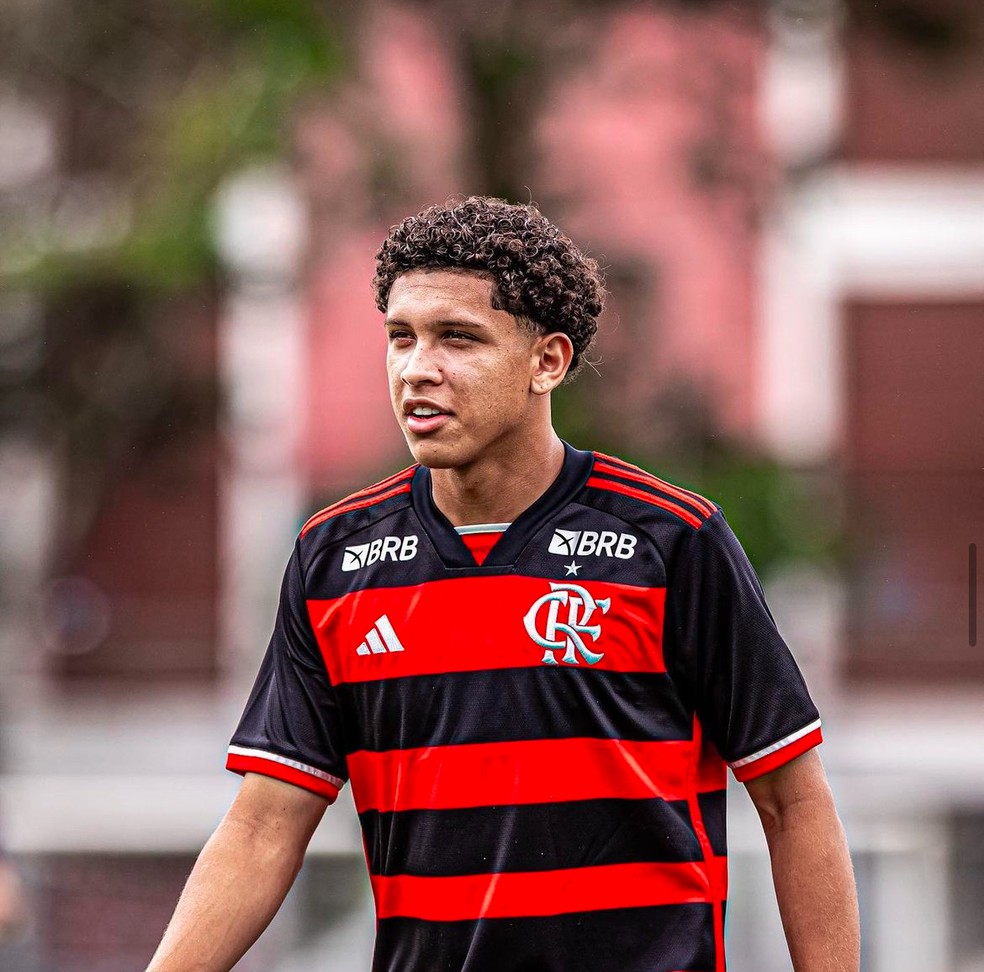 Lucas Vieira, volante da base do Flamengo — Foto: Reprodução/Instagram