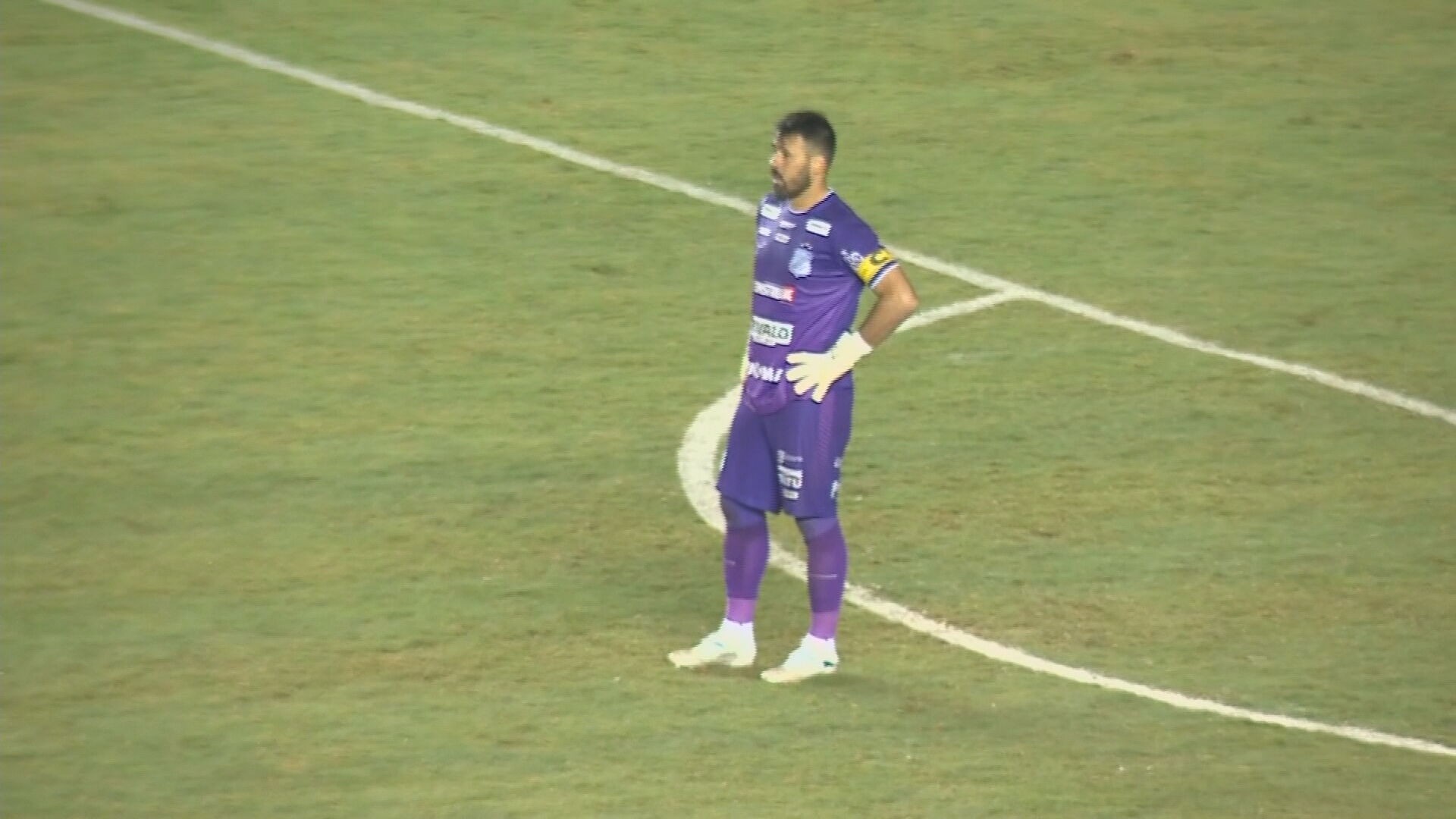 Torcida do Santa agradece a goleiro rival por vitória na Série C: "O nome do meu filho vai ser Saulo"