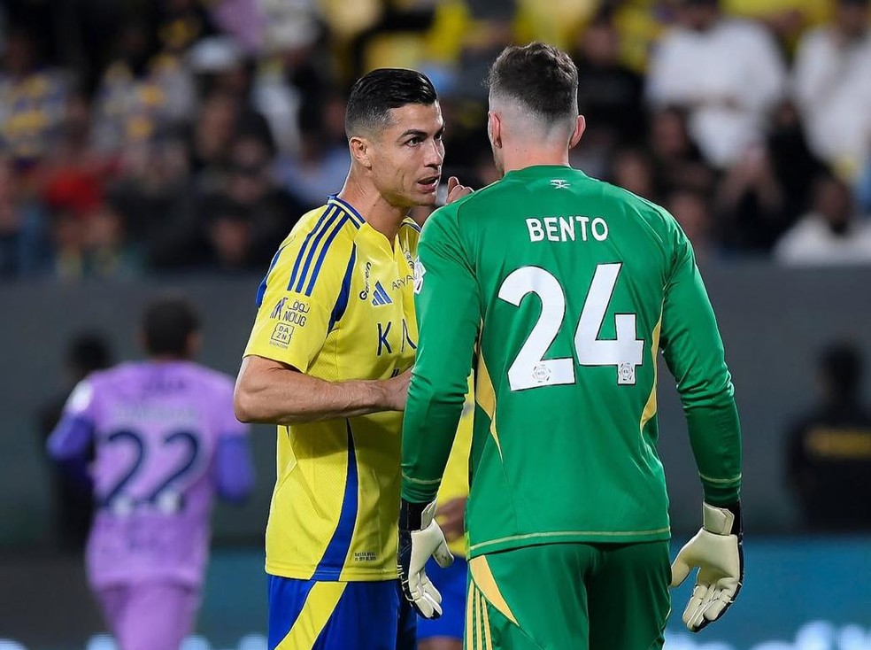 Bento conversa com Cristiano Ronaldo em jogo do Al Nassr — Foto: Arquivo Pessoal