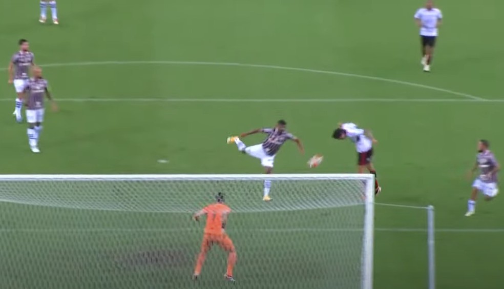 Chance clara perdida por Pedro no Fluminense x Flamengo