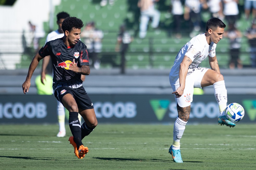 Matías Rojas durante jogo do Corinthians contra o Bragantino — Foto: Fabio Moreira Pinto/AGIF