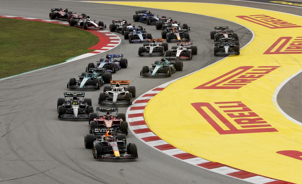 Largada do GP da Espanha — Foto: Reuters