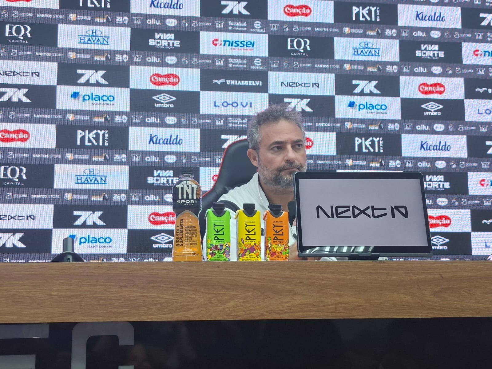 Mattos diz que Santos vai analisar o mercado por novo técnico e pede perdão à torcida: 