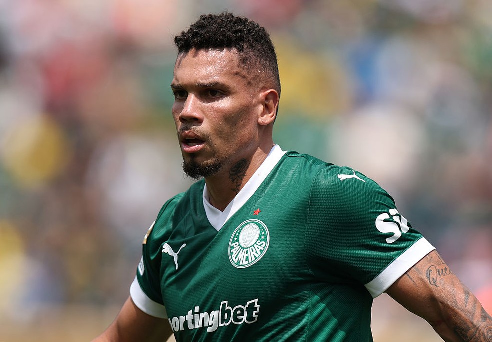 Paulinho em partida entre Palmeiras e Botafogo na Copa do Mundo de Clubes — Foto: Francois Nel/Getty Images