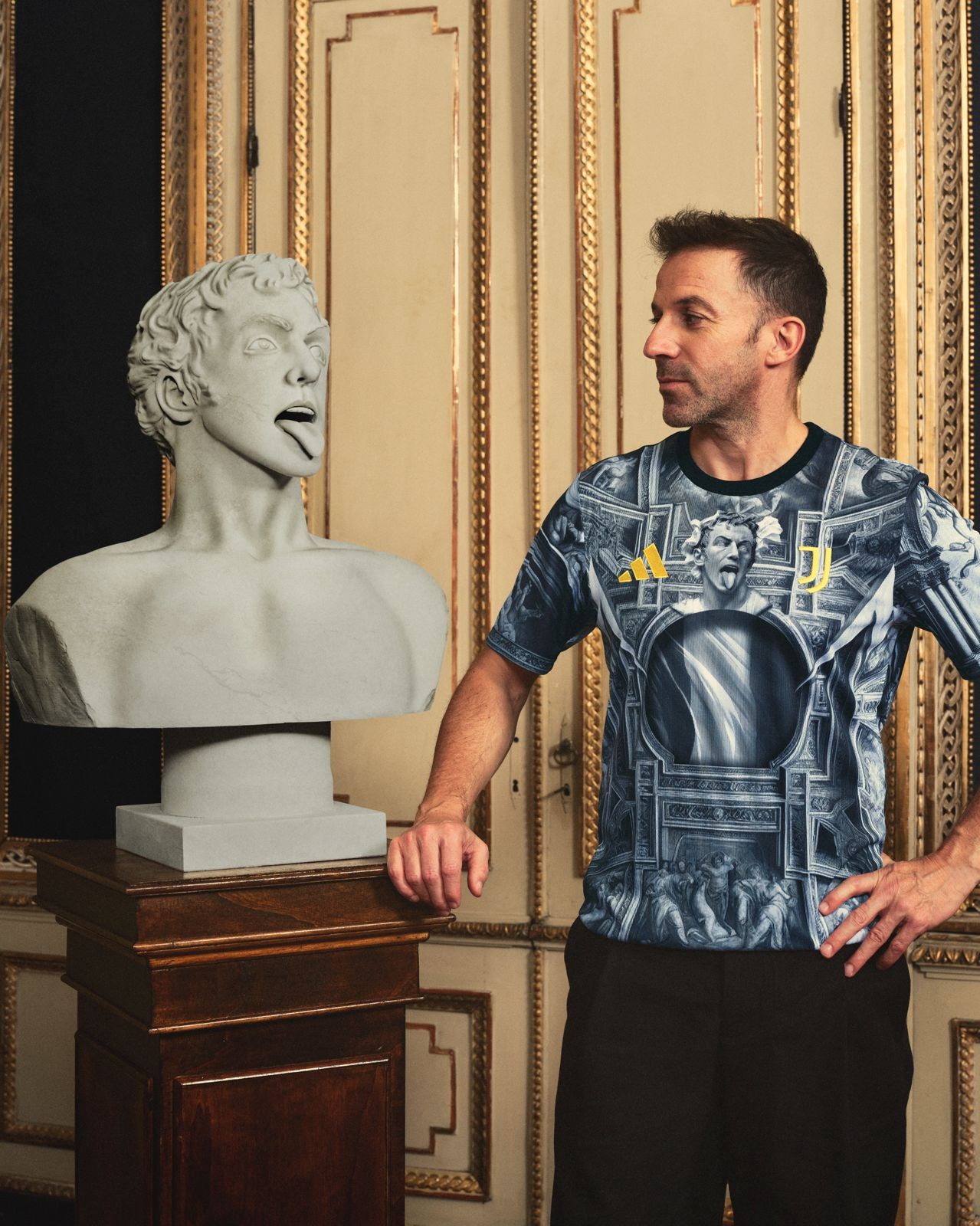 Del Piero, ídolo da Juventus, vira camisa do clube com traços