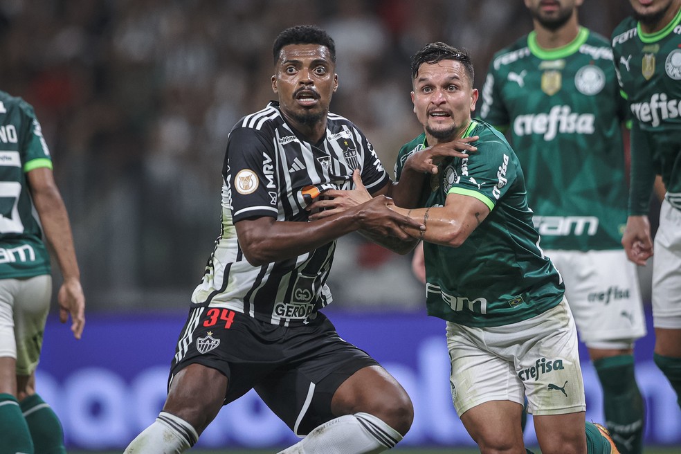 Análise: Palmeiras joga melhor, mas trava no gramado e nas faltas de um Atlético-MG em evolução