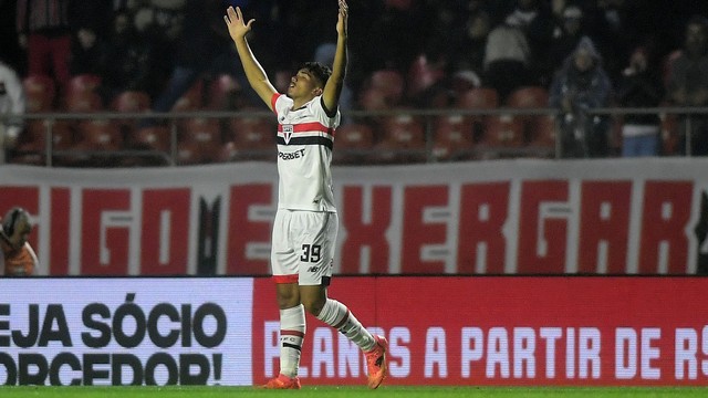 William Gomes, São Paulo, Vitória