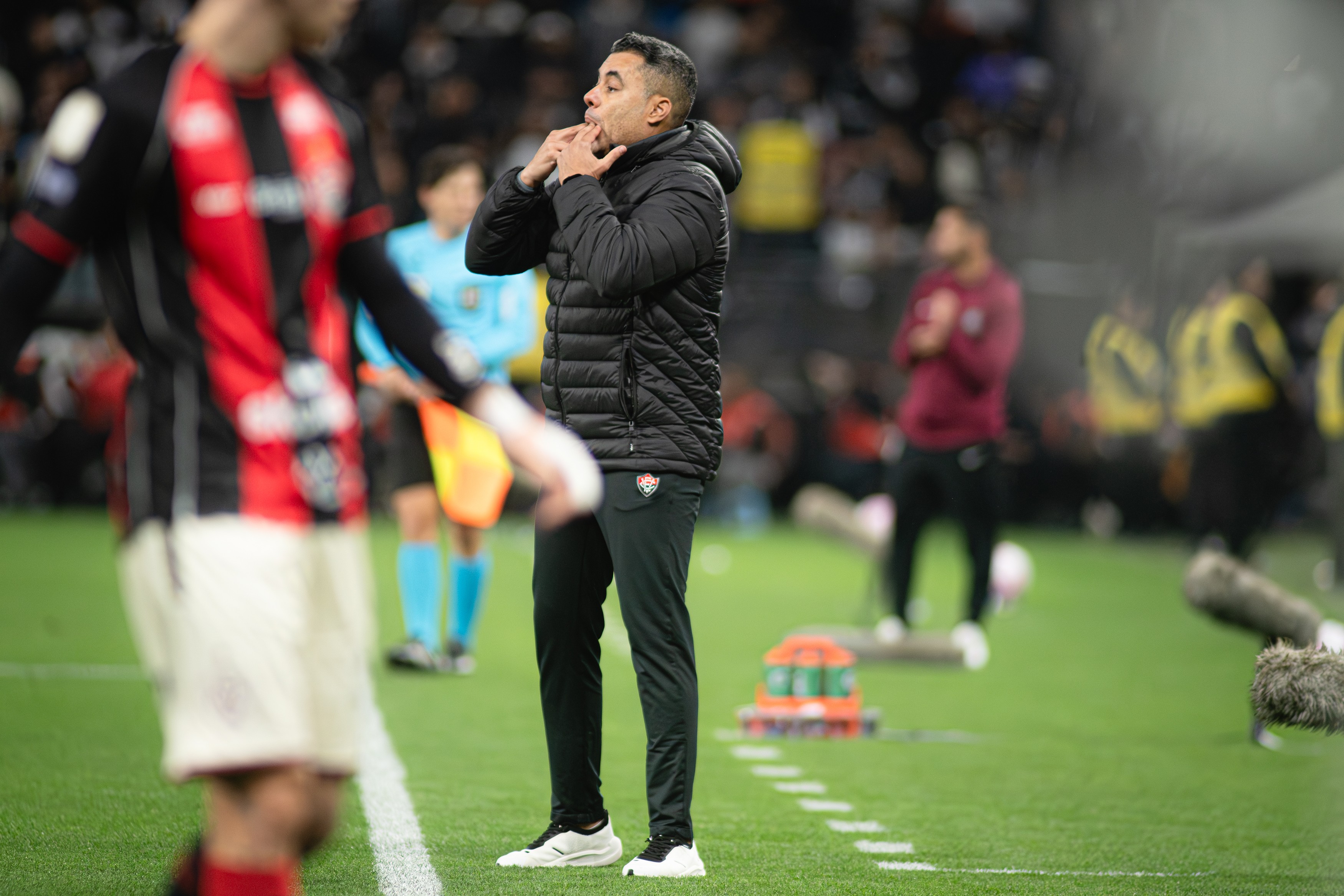 Jair Ventura celebra empate do Vitória diante do Corinthians: "Seguramos um adversário direto"