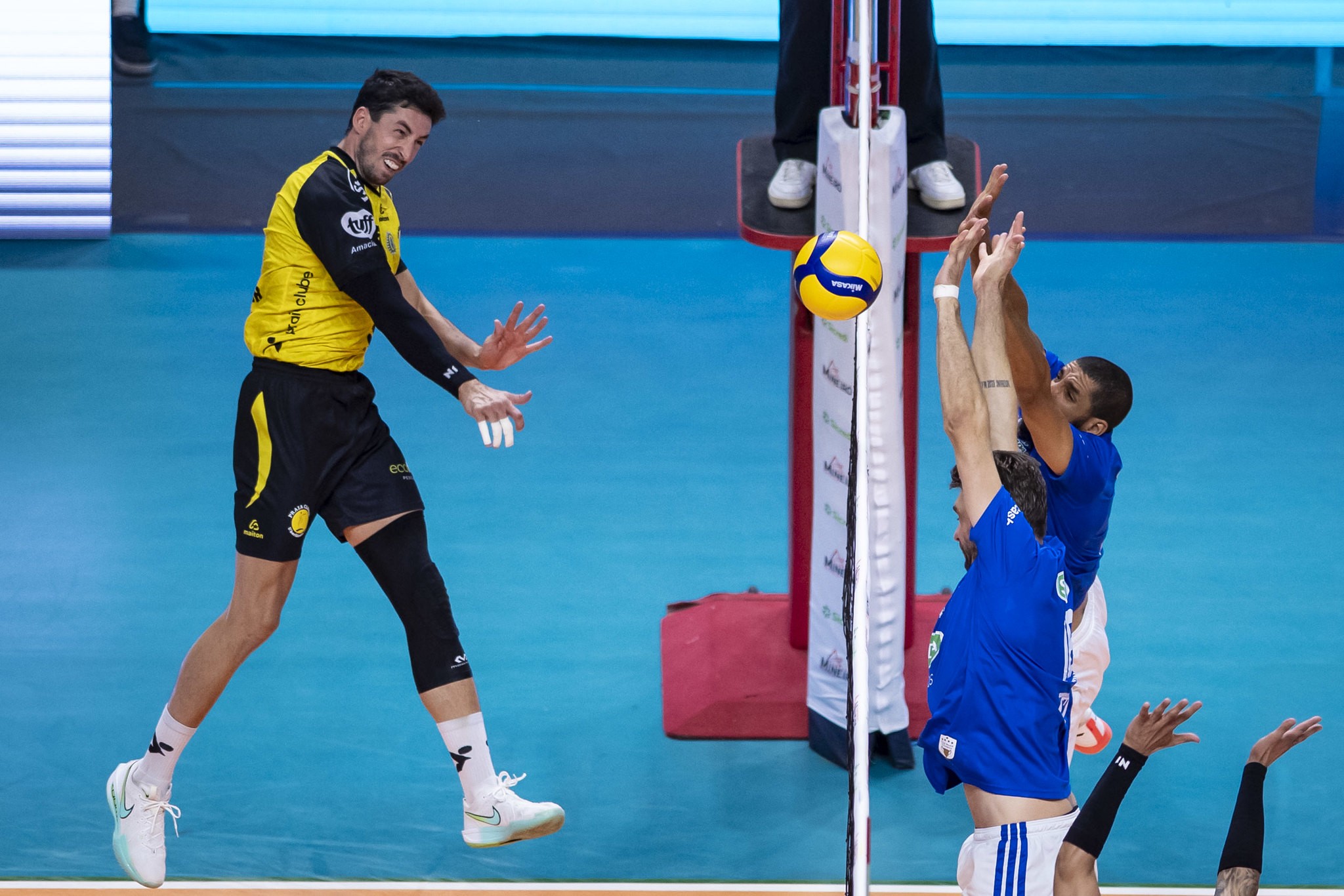 Praia Clube quebra sequência de 16 títulos do Cruzeiro e vai à final do Mineiro de vôlei masculino