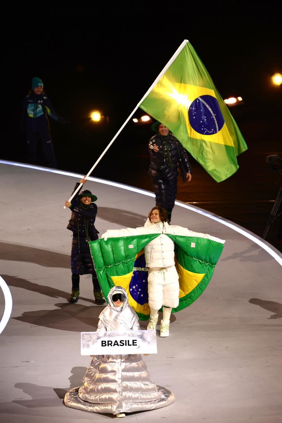 Brasil no desfile das delegações na cerimônia de abertura dos Jogos Olímpicos de Inverno — Foto: Gabriel Heusi/COB