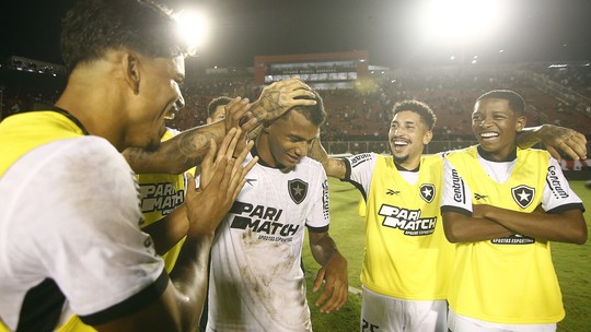 Fabiano mostra mensagem enviada ao avô e se emociona - Foto: (Vitor Silva / Botafogo)
