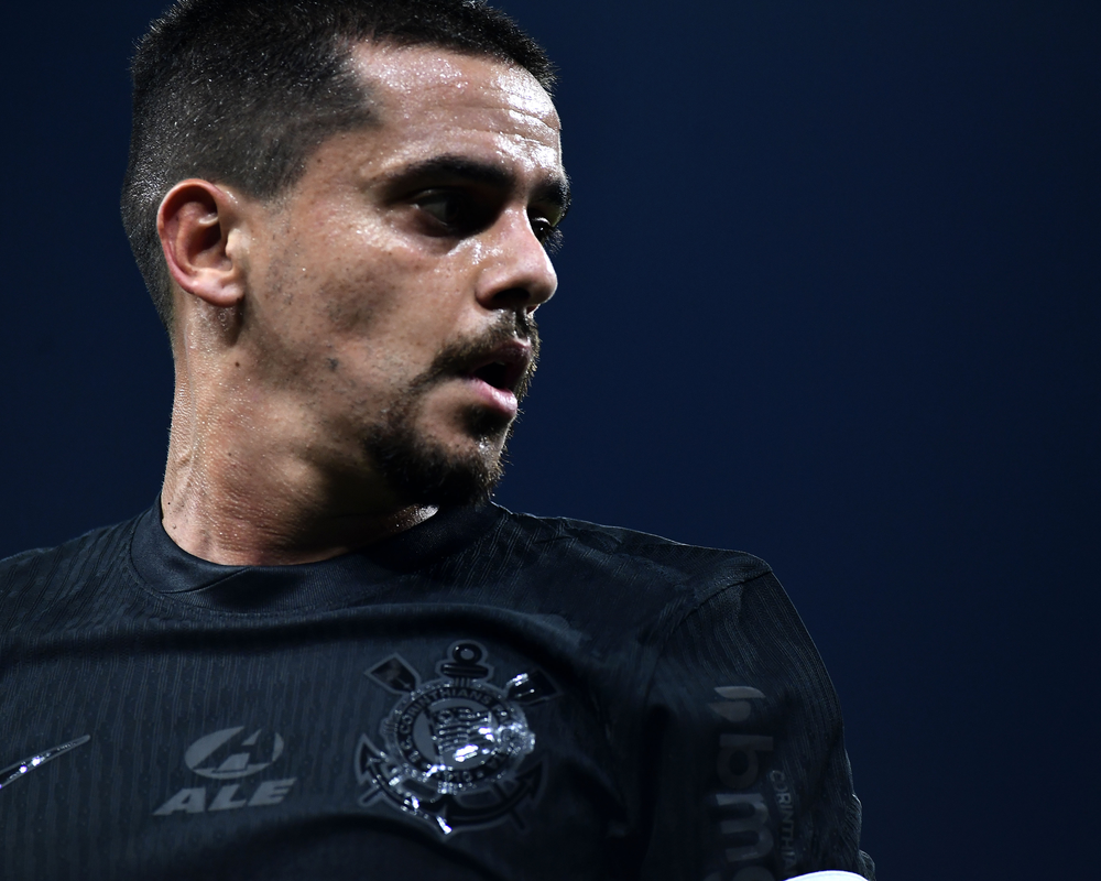 DE SAÍDA? Ídolo corintiano pode estar de saída do clube para rival brasileiro!