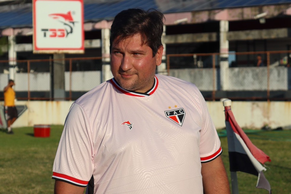 Matheus Costa só fez um jogo pelo Cearense foi demitido — Foto: Lenílson Santos/Ferroviário
