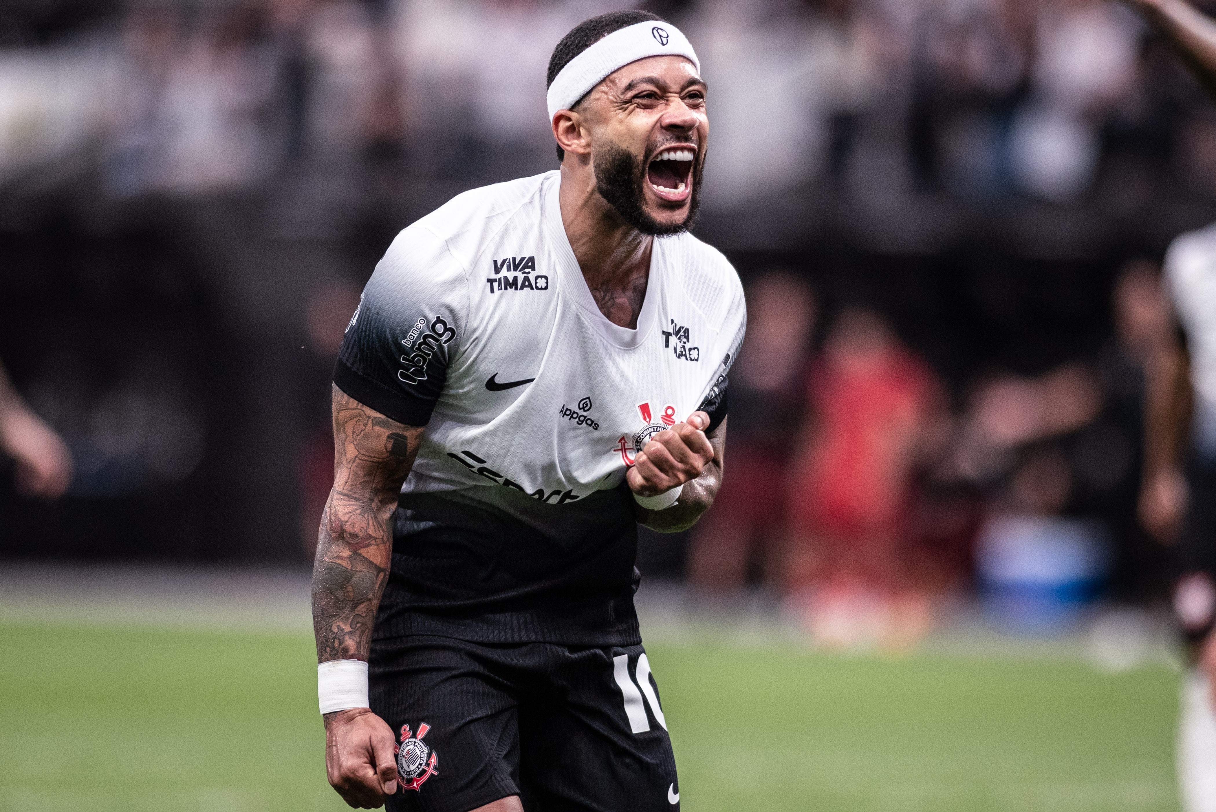 Feliz no Brasil, Memphis afirma que Corinthians precisa se acostumar a vencer