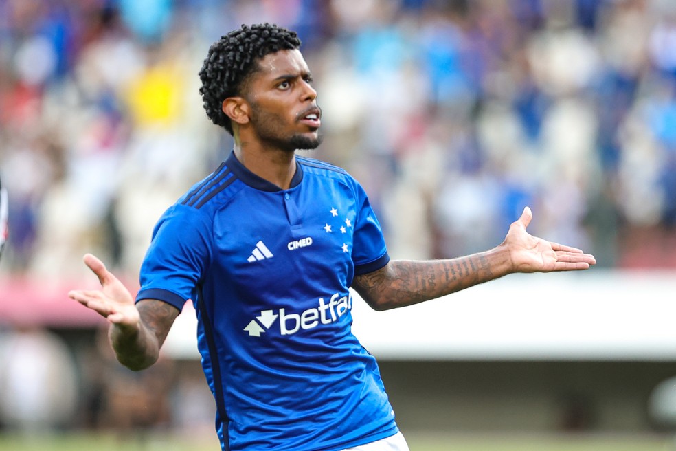 Wesley Gasolina comemora um gol pelo Cruzeiro — Foto: Gilson Lobo/AGIF