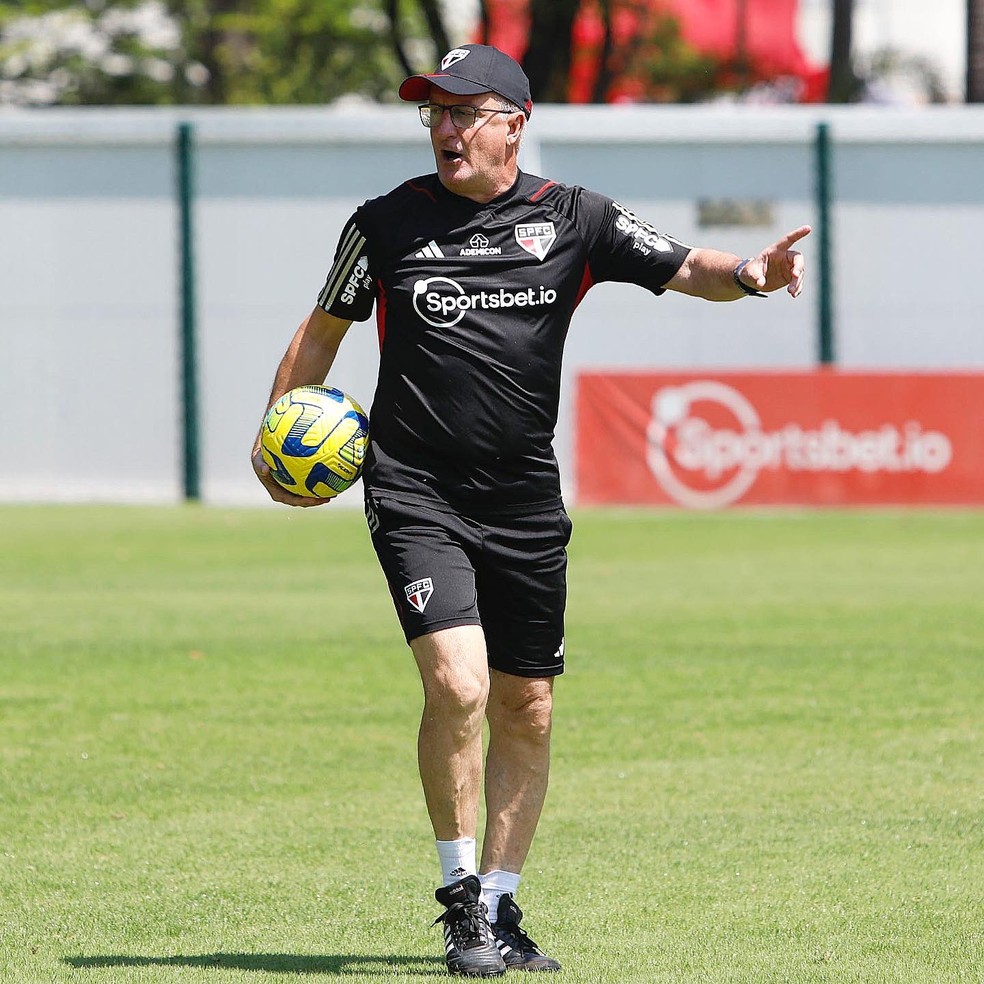 Dorival Júnior no treino do São Paulo neste sábado — Foto: São Paulo FC